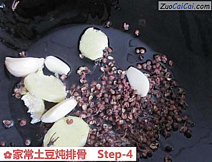 家常土豆炖排骨做法第四步骤