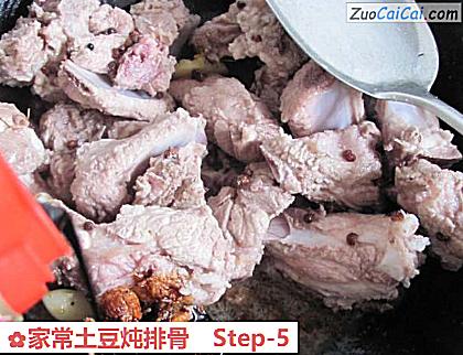 家常土豆炖排骨做法第五步骤