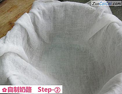 自制奶酪做法第二步骤