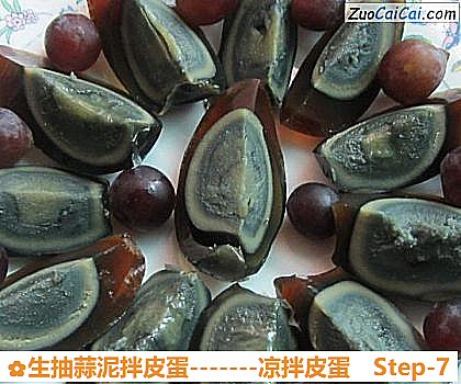 生抽蒜泥拌皮蛋做法第七步骤