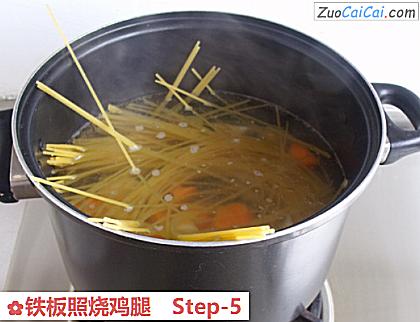 铁板照烧鸡腿做法第五步骤