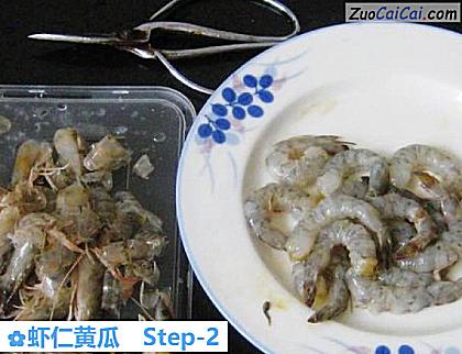 虾仁黄瓜做法第二步骤
