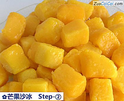 芒果沙冰做法第二步骤