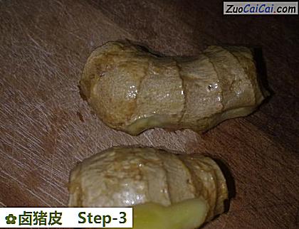 卤猪皮做法第三步骤