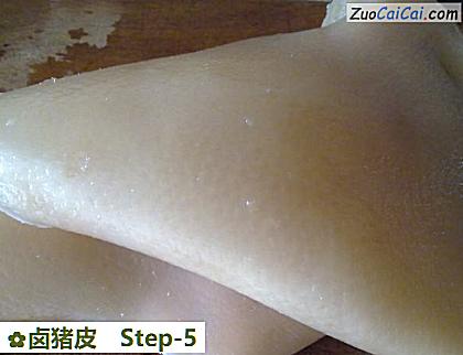 卤猪皮做法第五步骤