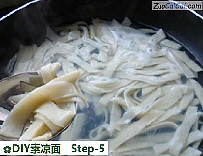DIY素凉面做法第五步骤