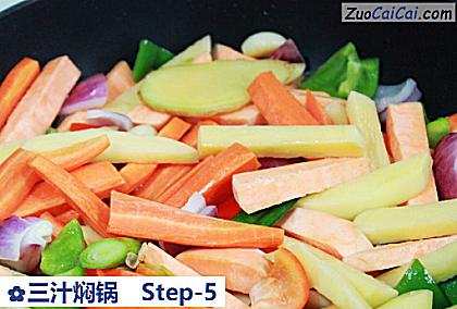 三汁焖锅做法第五步骤