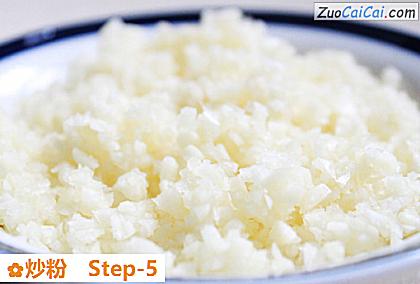 炒粉做法第五步骤