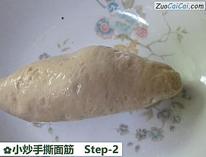 小炒手撕面筋做法第二步骤