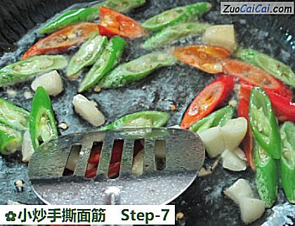 小炒手撕面筋做法第七步骤