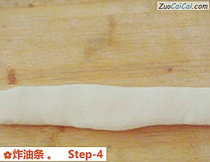 炸油条做法第四步骤