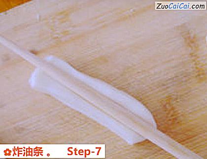 炸油条做法第七步骤