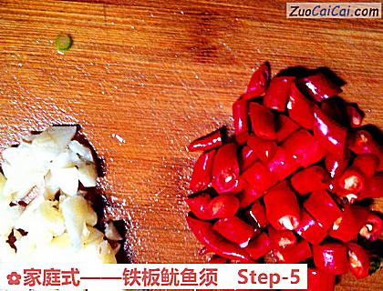 铁板鱿鱼须做法第五步骤