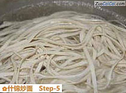 什锦炒面做法第五步骤
