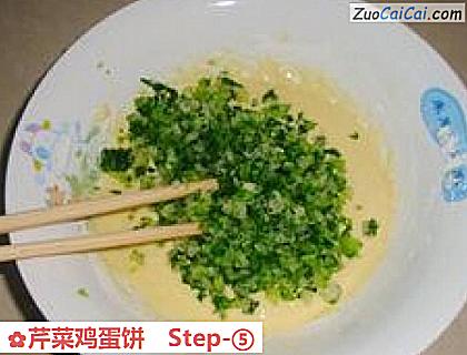 芹菜鸡蛋饼做法第五步骤