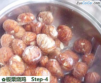 板栗烧鸡做法第四步骤