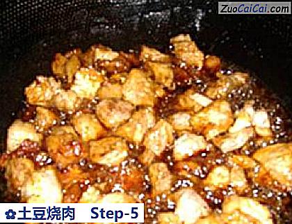 土豆烧肉做法第五步骤