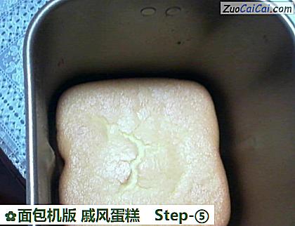 面包机版戚风蛋糕做法第五步骤