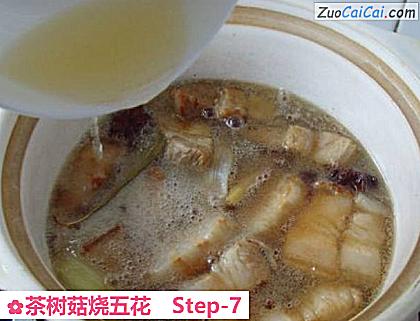 茶树菇烧五花做法第七步骤