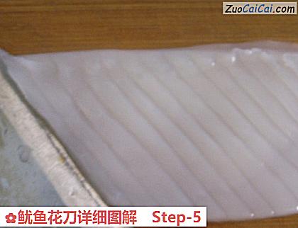 鱿鱼花刀详细图解做法第五步骤