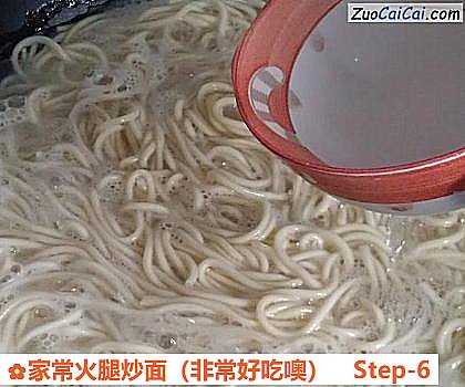 家常火腿炒面做法第六步骤