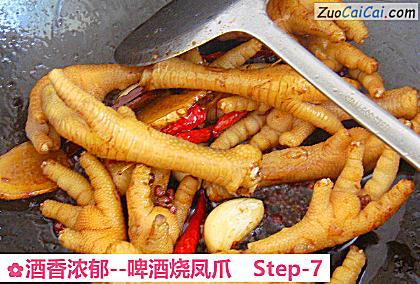 酒香浓郁-啤酒烧凤爪做法第七步骤