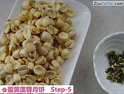 蛋黄莲蓉月饼做法第五步骤