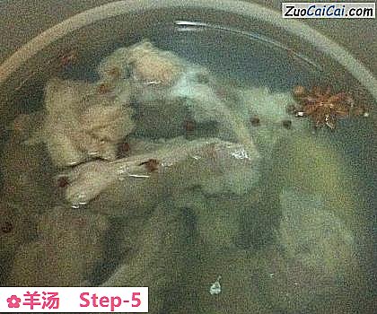 羊汤做法第五步骤