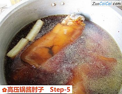 高压锅酱肘子做法第五步骤