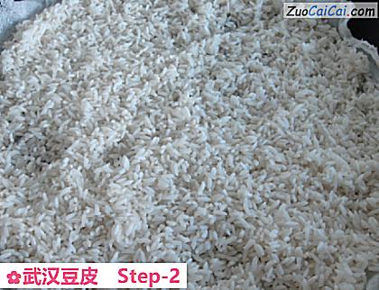 武汉豆皮做法第二步骤