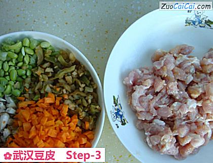 武汉豆皮做法第三步骤