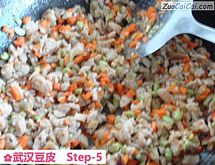 武汉豆皮做法第五步骤