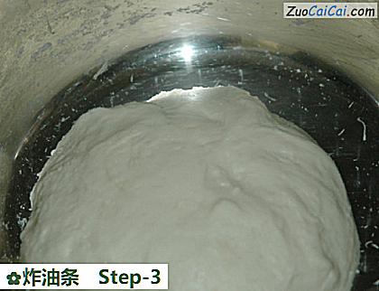 炸油条做法第三步骤