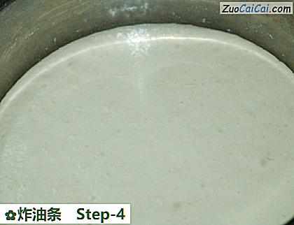 炸油条做法第四步骤