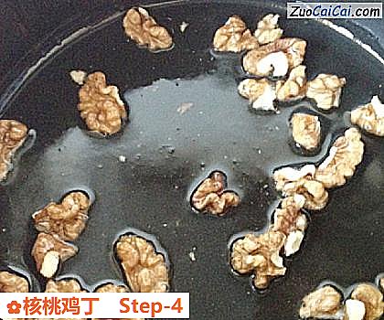 核桃鸡丁做法第四步骤