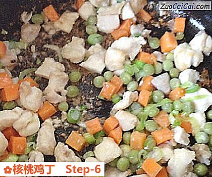 核桃鸡丁做法第六步骤