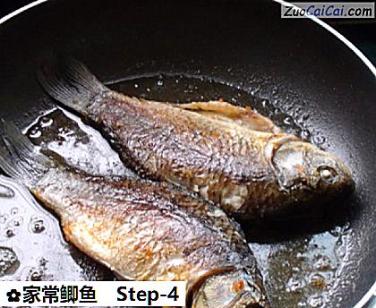 家常鲫鱼做法第四步骤