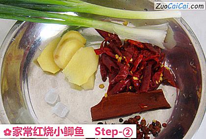 家常红烧小鲫鱼做法第二步骤
