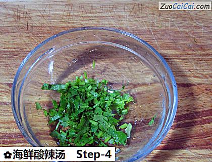 海鲜酸辣汤做法第四步骤