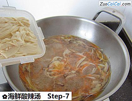 海鲜酸辣汤做法第七步骤