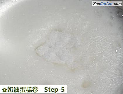 奶油蛋糕卷做法第五步骤