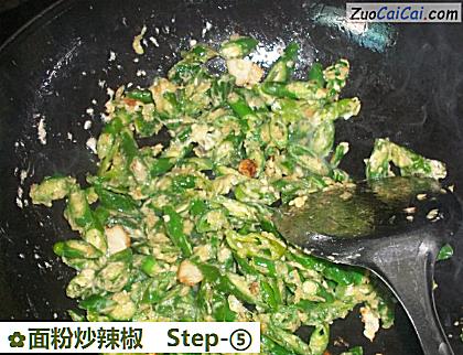 面粉炒辣椒做法第五步骤