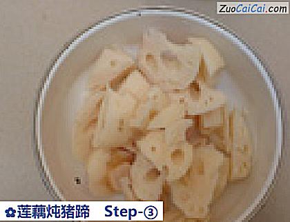 莲藕炖猪蹄做法第三步骤