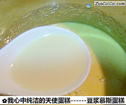 豆浆慕斯蛋糕做法第二步骤