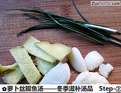 萝卜丝鲫鱼汤做法第二步骤