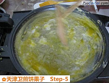 天津卫煎饼果子做法第五步骤