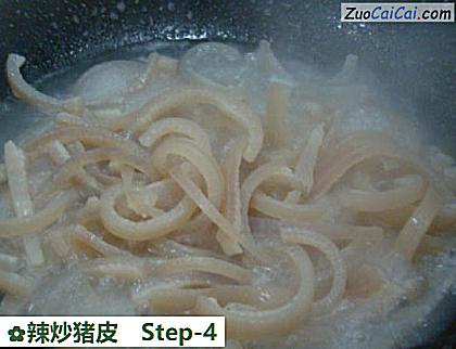 辣炒猪皮做法第四步骤