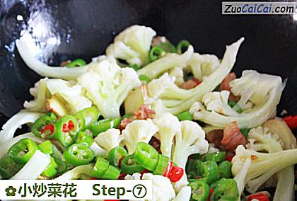 小炒菜花做法第七步骤
