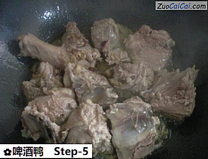 啤酒鸭做法第五步骤