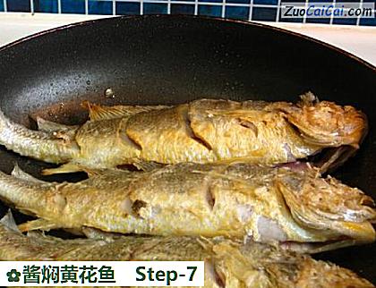酱焖黄花鱼做法第七步骤